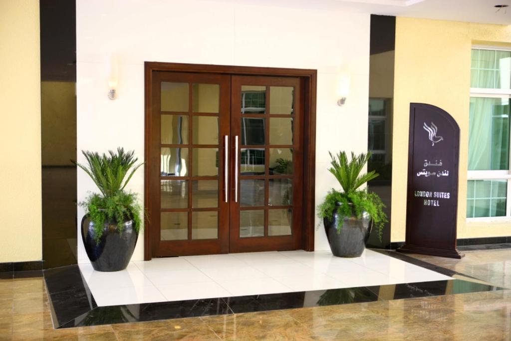 London Suites Hotel Дубай Экстерьер фото