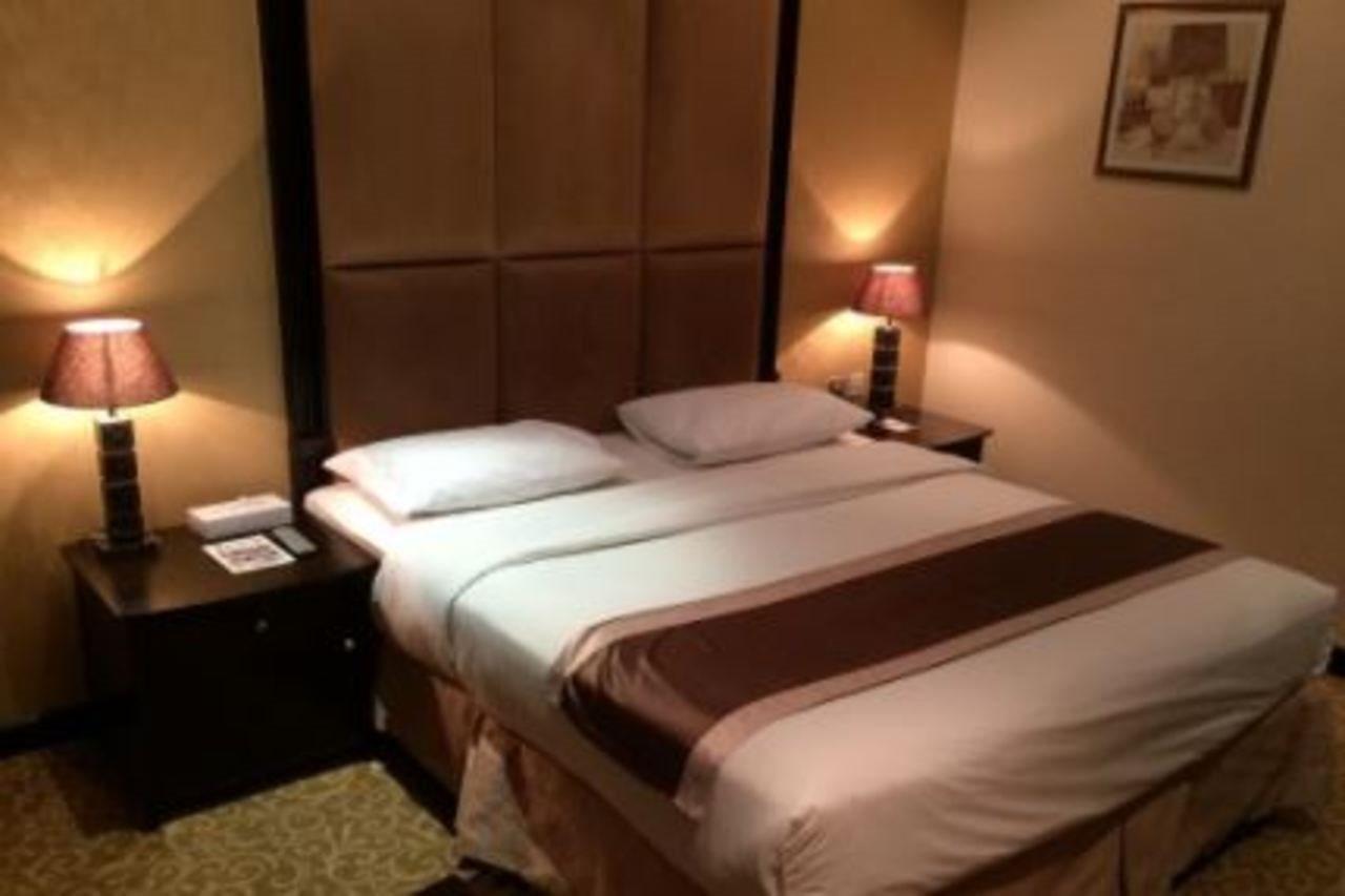 London Suites Hotel Дубай Экстерьер фото
