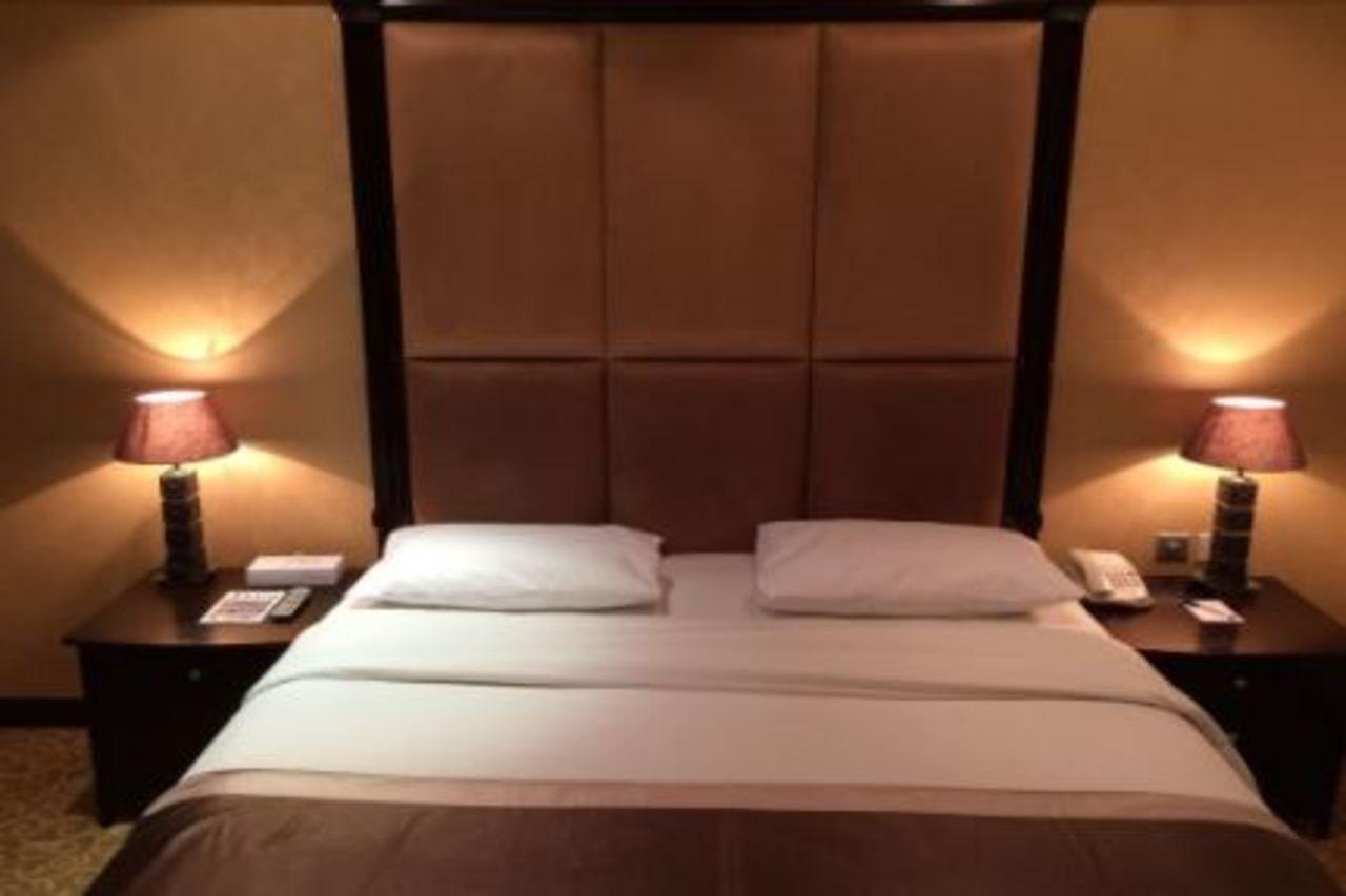 London Suites Hotel Дубай Экстерьер фото