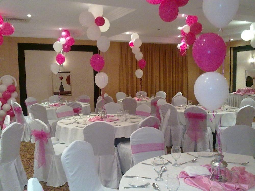 London Suites Hotel Дубай Экстерьер фото